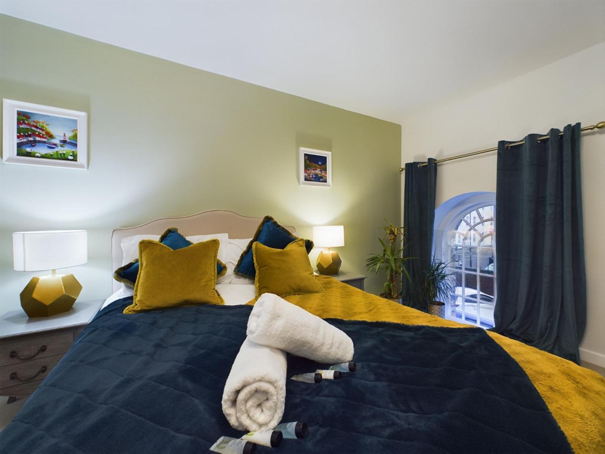 チェルトナムModern Duplex Central Free Parking Wi-Fiアパートメント エクステリア 写真